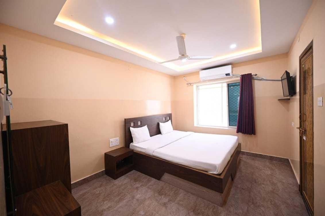 Oyo Flagship Hotel New Moon Inn بوري المظهر الخارجي الصورة