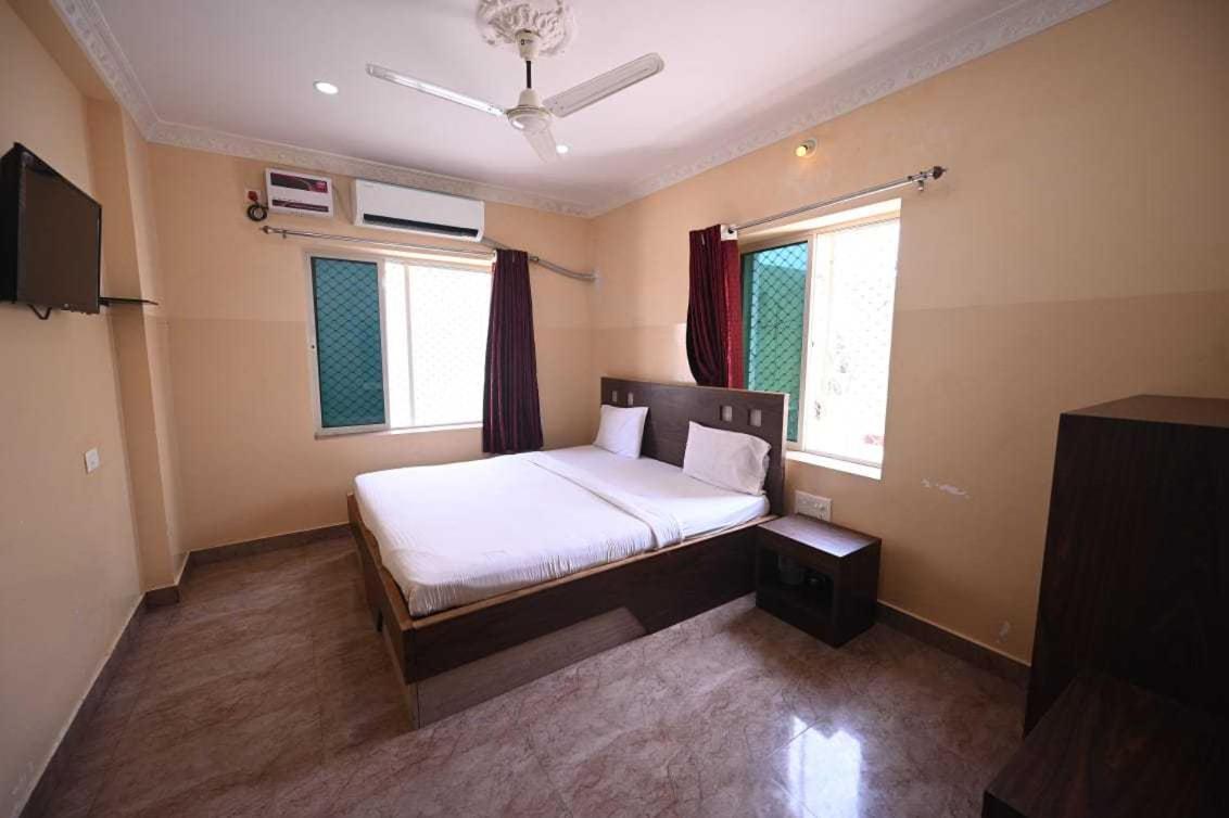 Oyo Flagship Hotel New Moon Inn بوري المظهر الخارجي الصورة