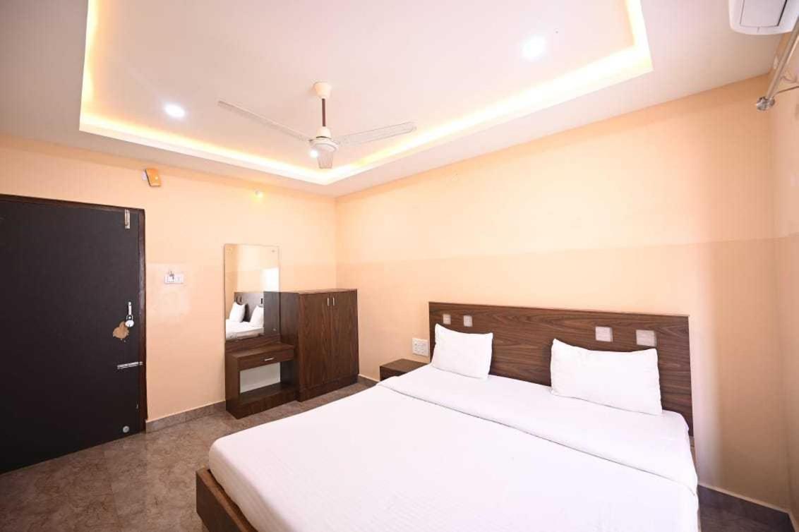 Oyo Flagship Hotel New Moon Inn بوري المظهر الخارجي الصورة